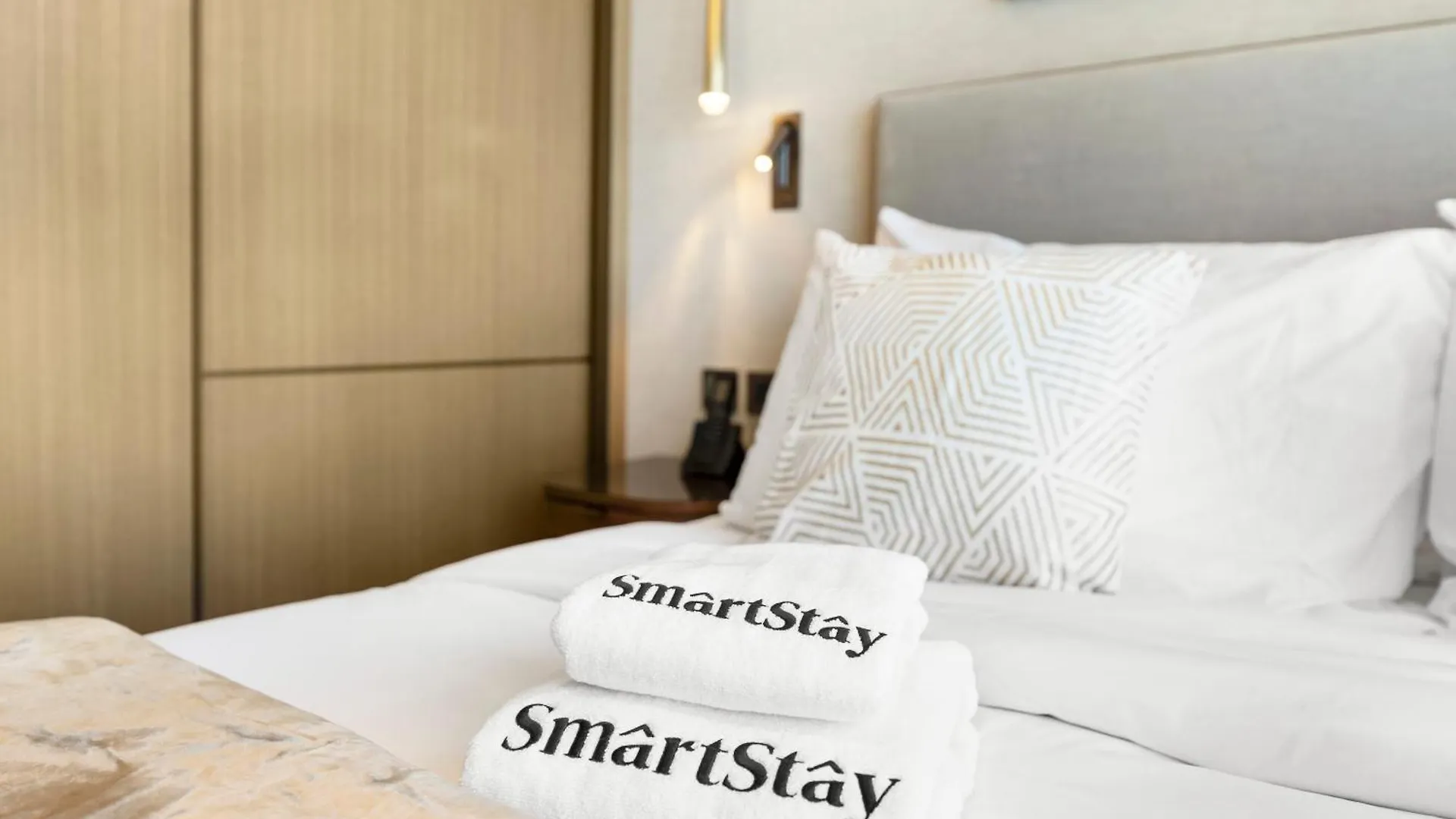 Smartstay At Address Opera - Brand New Luxury Residences - Near Burj Khalifa And Dubai Mall Lägenhet